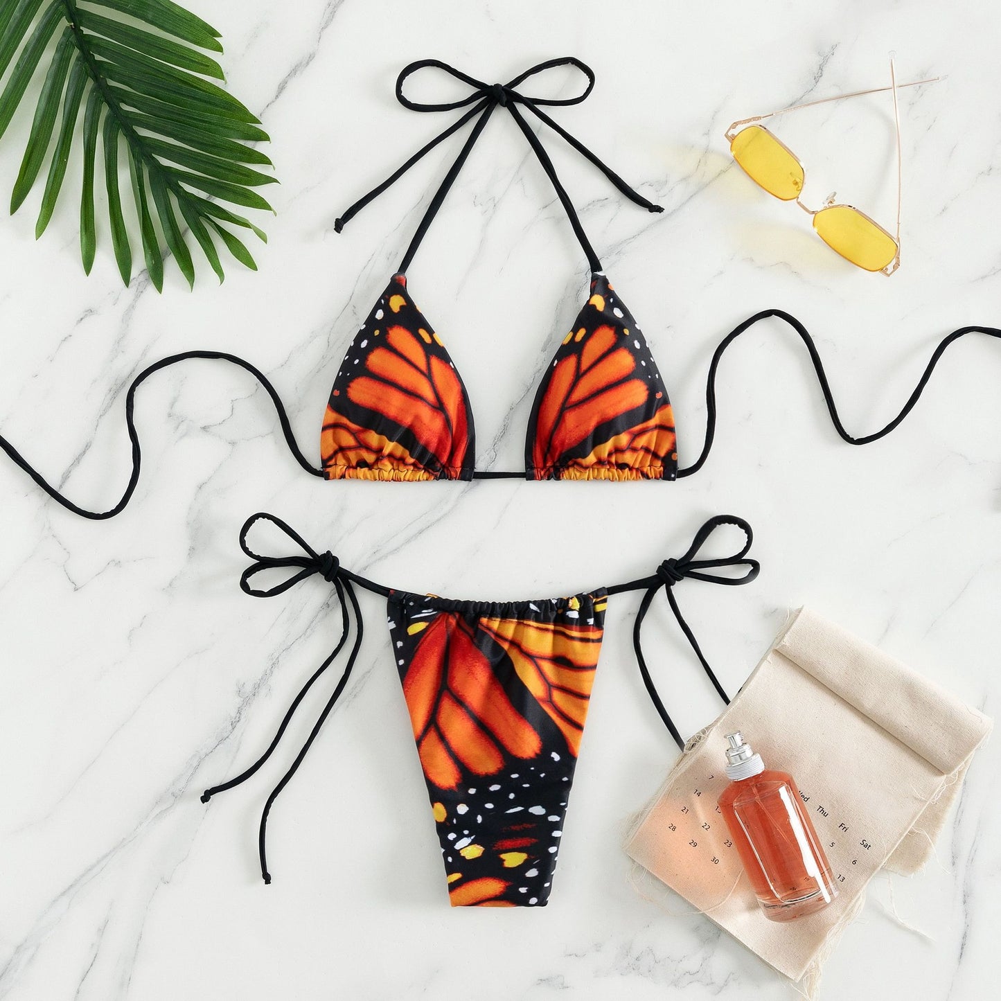 Kelebek desenli ip bağlamalı üçgen bikini takım