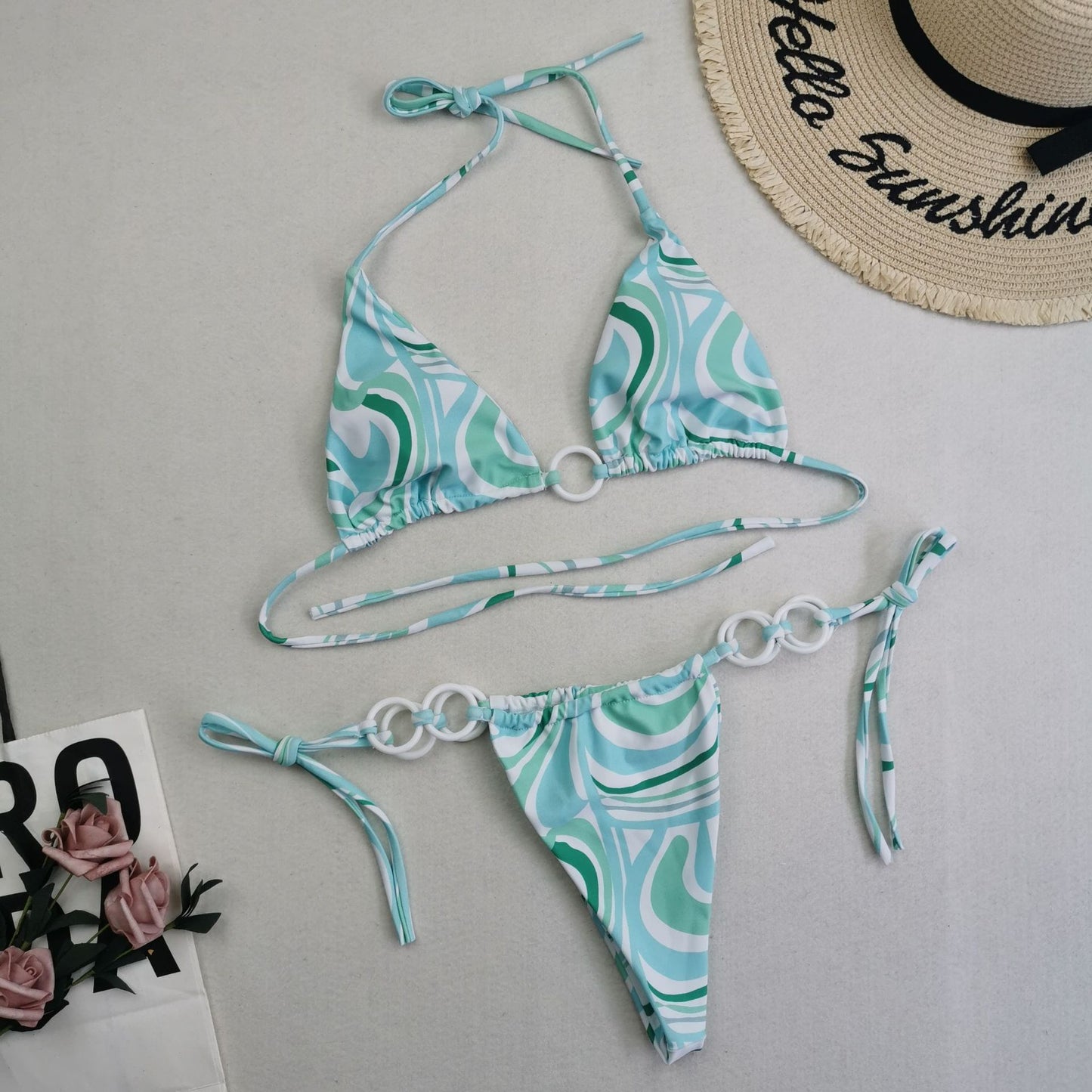 Göğüs ve bel halka aksesuarlı üçgen ikili bikini takımı