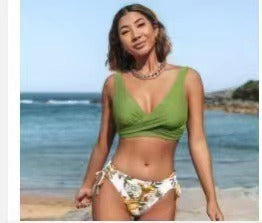 V yaka bustiyer ve desenli ip bağlamalı bikini takımı