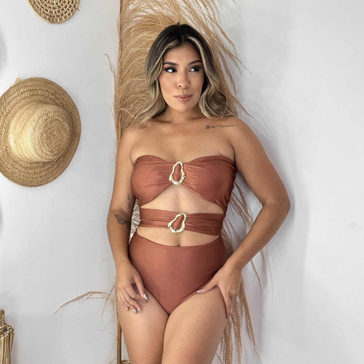 Tulum kesik detay çelik halka aksesuarlı mayo