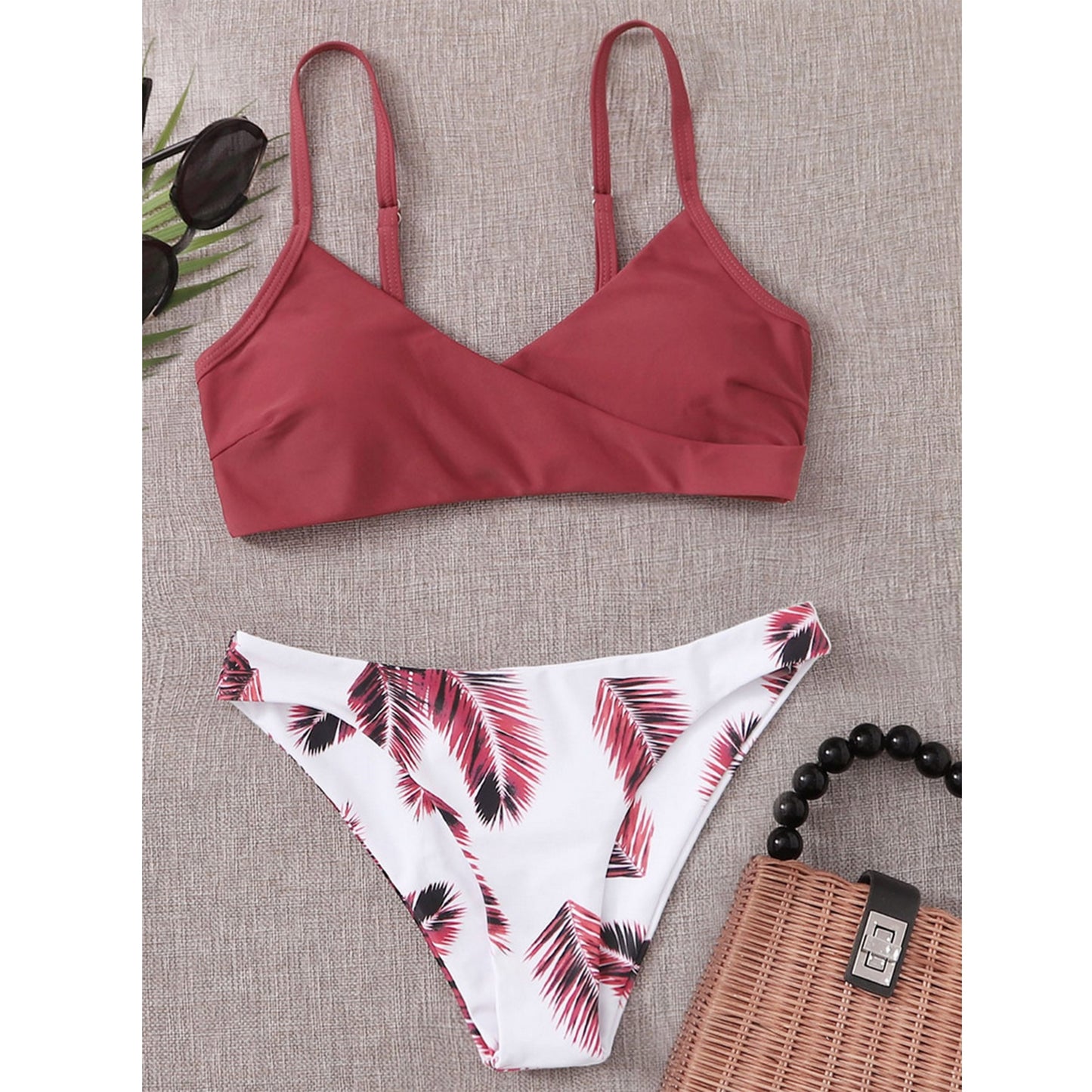 V yaka askılı desenli esnek bikini takım
